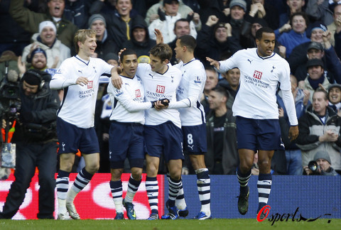 内维尔：杰登-安东尼的射门很精彩，不明白利马那时在做什么